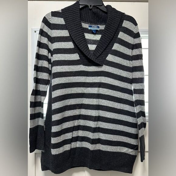 Old Navy Maternity Sweater Grey Stripe (510) - Picture 1 of 4